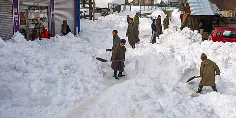 ஜம்மு - காஷ்மீரில் கடும் பனிப்பொழிவு