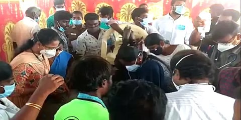 திருச்சி: பள்ளபட்டி ஜல்லிக்கட்டில் காயமடைந்த வீரர் சிகிச்சை பலனின்றி உயிரிழப்பு