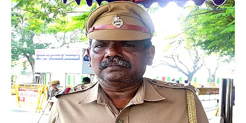 சென்னை: செந்தமிழில் பேசி வாகன தணிக்கையில் ஈடுபட்டு கவனம் ஈர்க்கும் காவல் உதவி ஆய்வாளர்