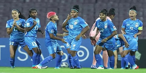 கொரோனா தாக்கம்: கால்பந்து தொடரிலிருந்து வெளியேறிய இந்திய அணி