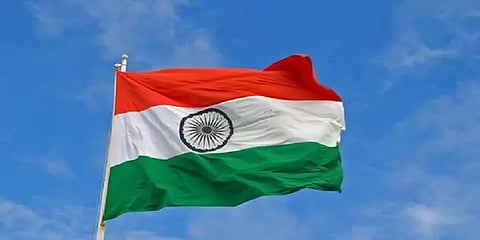 குடியரசு தின விழா: கொண்டாட்டங்களுக்கு தயாராகும் சென்னை கடற்கரை சாலை