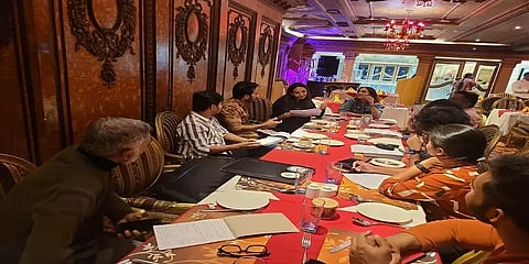 காதலர் தினத்தையொட்டி மியூசிக் வீடியோவை இயக்கும் ஐஸ்வர்யா ரஜினிகாந்த்- வைரலாகும் படம்