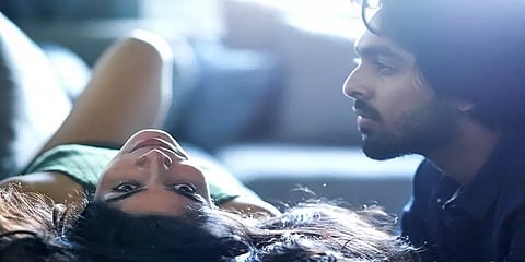 ‘அன்று ரஜினி; இன்று ஜிவி.பிரகாஷ்’ சினிமாவில் காமம் பேசக்கூடாத ஒன்றா?-‘பேச்சுலர்’ திறனாய்வு