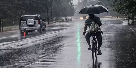 தமிழகத்தில் அடுத்த 5 நாட்களுக்கு மிதமான மழைபெய்ய வாய்ப்பு - வானிலை ஆய்வு மையம்