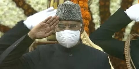 டெல்லி ராஜபாதையில் தேசியக் கொடியேற்றினார் குடியரசுத் தலைவர் ராம்நாத் கோவிந்த்