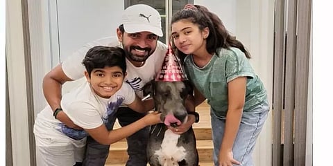 தனது நாய் ருத்ராவின் பிறந்தநாளை குழந்தைகளுடன் கேக் வெட்டிக் கொண்டாடிய அருண் விஜய்
