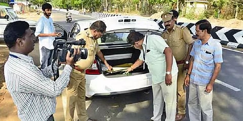 நகர்ப்புற உள்ளாட்சித் தேர்தல்- சென்னையில் பறக்கும் படையினர் தீவிர சோதனை