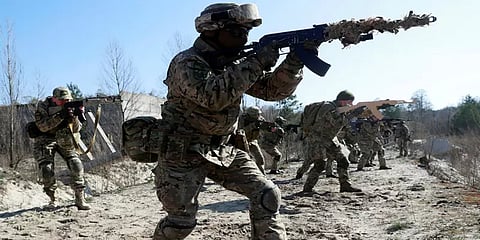 உக்ரைன் மீது எந்த நேரத்திலும் ரஷ்யா போர் தொடுக்கலாம்: தீவிர பயிற்சியில் வீரர்கள்
