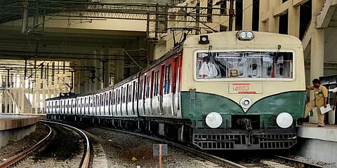 பிப்ரவரி 1 முதல் புறநகர் ரயிலில் பயணிக்க தடுப்பூசி சான்று தேவையில்லை - தெற்கு ரயில்வே