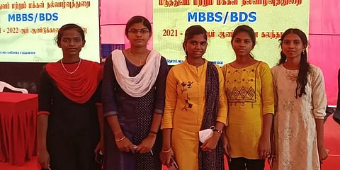 நெல்லை: ஒரே அரசுப் பள்ளியிலிருந்து மருத்துவப் படிப்பிற்கு தேர்வான 7 மாணவிகள்