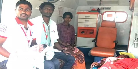 ஈரோடு: பர்கூர் மலைப்பாதையில் ஓடும் ஆம்புலன்ஸில் பிறந்த ஆண் குழந்தை