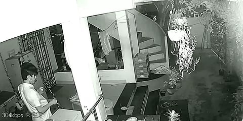 ஆவடியில் ஐஸ் கிரீம் சாப்பிட்டுக் கொண்டே திருட முயன்ற இளைஞர்: இணையத்தில் வெளியான வீடியோ