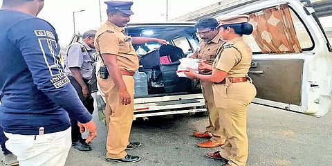 கோவை: உரிய ஆவணங்களின்றி எடுத்து வந்த ரூ.17.5 லட்சம் பறிமுதல்