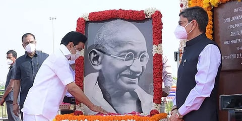 ``கோட்சேவின் வாரிசுகளுக்கு இந்திய மண்ணில் இடமில்லையென சூளுரைப்போம்”- முதல்வர் ஸ்டாலின்