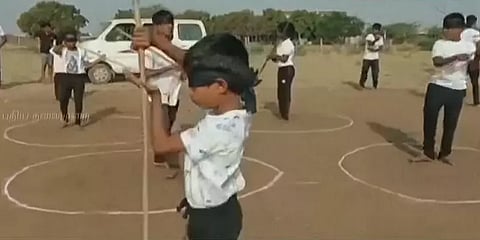 ராமநாதபுரம்: கின்னஸ் சாதனை முயற்சி.. கண்களை கட்டியபடி சிலம்பம் சுற்றி அசத்திய சிறுவர்கள்