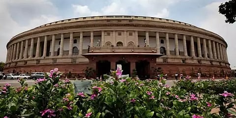 நீட் விலக்கு மசோதாவுக்கு ஒப்புதல் வழங்குக - நாடாளுமன்றத்தில் திமுக எம்பிக்கள் முழக்கம்