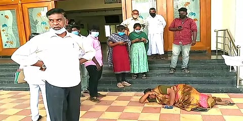 ”என் தம்பியே சொத்தை அபகரிக்க பார்க்கிறான்” - ஆட்சியர் அலுவலகத்தில் தற்கொலைக்கு முயன்ற பெண்