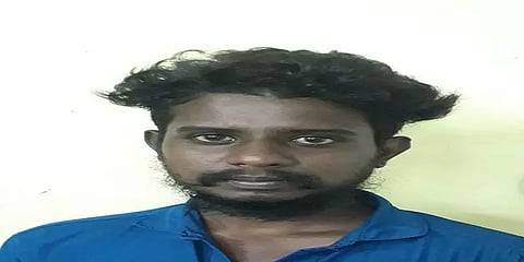 டூ வீலரை மோதுவதுபோல் வந்த மாநகரப் பேருந்து - ஓட்டுநரை ஹெல்மெட்டால் தாக்கிய நபர் கைது