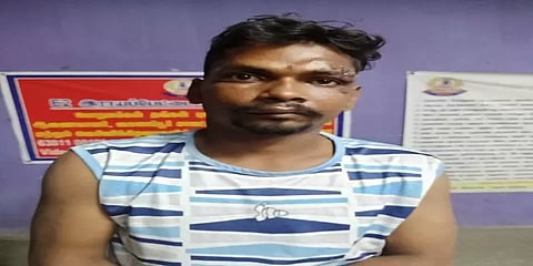 பேருந்தில் திருடிவிட்டு தப்பி ஓடிய நண்பர்- தன்னை சிக்கவைத்ததால் கத்தியால் குத்திய நபர்