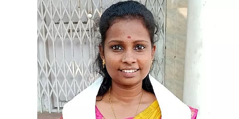 காஞ்சிபுரம்: மநீம கட்சி சார்பில் 21 வயது கல்லூரி மாணவி வேட்புமனு தாக்கல்