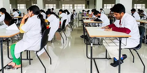 முதுநிலை நீட் தேர்வு 8 வாரங்களுக்கு தள்ளிவைப்பு