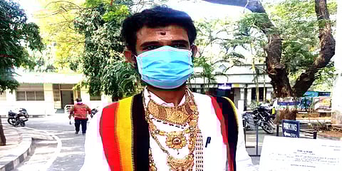 கழுத்து நிறைய ஆபரணங்கள்! வேட்புமனுத் தாக்கலின் போது கவனம் ஈர்த்த தேமுதிக வேட்பாளார்!