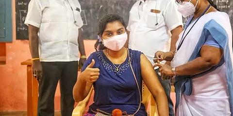 'ஸ்புட்னிக் லைட்' கொரோனா தடுப்பூசிக்கு இந்தியா அனுமதி