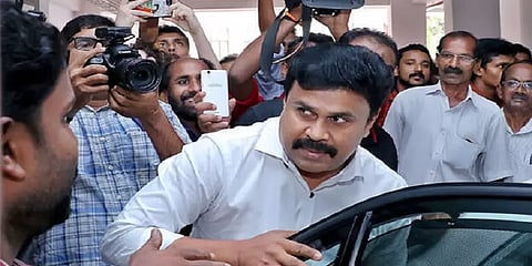 விசாரணை அதிகாரியை கொல்ல திட்டமிட்ட வழக்கு- நடிகர் திலீப்புக்கு முன்ஜாமீன் வழங்கி உத்தரவு