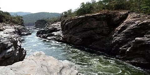 தமிழகம் - கர்நாடகா இடையே சுமுக முடிவு எட்டினால்தான் மேகதாது அணை - மத்திய அரசு உறுதி