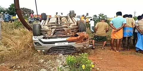 திண்டுக்கல்: சாலையோர மின்கம்பத்தில் கார் மோதிய விபத்தில் 2 பெண்கள் உயிரிழப்பு