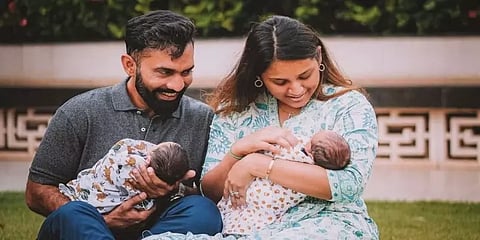 இரட்டைக் குழந்தைக்குக் கிடைத்த வரம்! - தினேஷ் கார்த்திக், தீபிகா நெகிழ்ச்சி