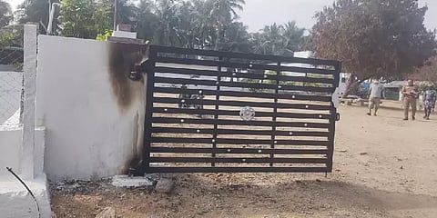 அதிமுக பிரமுகரின் வீட்டில் பெட்ரோல் குண்டு வீச்சு - ஈரோட்டில் பரபரப்பு