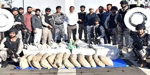 குஜராத் - கடத்தப்பட்ட ரூ. 2,000 கோடி மதிப்புள்ள போதைப்பொருட்கள் பறிமுதல்