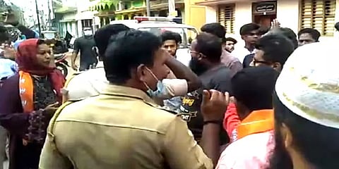 ”பாஜகவினர் இங்கு வாக்கு சேகரிக்கக் கூடாது” - மதுரையில் வேட்பாளரை திருப்பி அனுப்பிய மக்கள்!