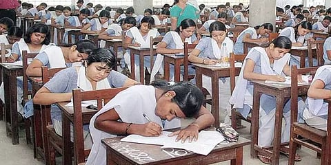 10, 12ம் வகுப்பு திருப்புதல் தேர்வு வினாதாள்கள் சமூக வலைதளங்களில் வெளியானதாக புகார்