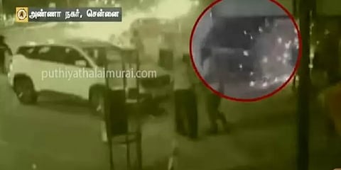 சென்னை: சூப்பர் மார்கெட்டிற்குள் புகுந்த சொகுசு கார்; ஒருவர் படுகாயம்