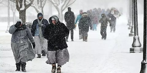 சீன மக்களை உறைய வைக்கும் பனிப்பொழிவு