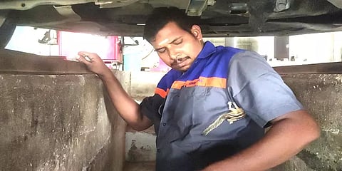 மதுரை: இணைபிரியாத அணிலிடம் பாசம் கொட்டி பராமரிக்கும் இளைஞர்!