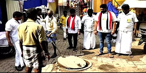 மதுரை: பாதாள சாக்கடை உடைப்பை போட்டி போட்டு சரிசெய்த திமுக, அதிமுக வேட்பாளர்கள்