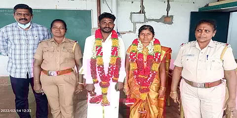 மயிலாடுதுறை: காதலர் தினத்தில் கல்யாணம் முடிந்த கையோடு எஸ்.பி. அலுவலகத்தில் தஞ்சமடைந்த ஜோடி