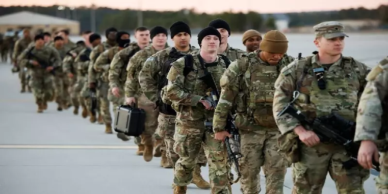 உக்ரைன் எல்லையில் திடீரென படைகளை குறைத்து வரும் ரஷ்யா! நடப்பது என்ன?