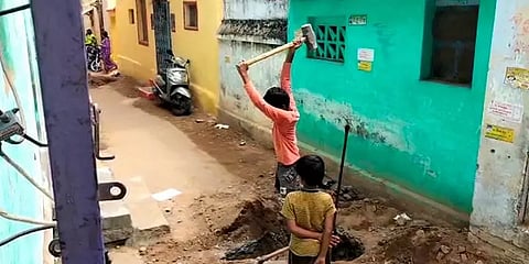 திருச்சி: மாநகராட்சி பணியில் ஈடுபடும் குழந்தை தொழிலாளர்கள்... கண்டுகொள்ளாத அதிகாரிகள்?