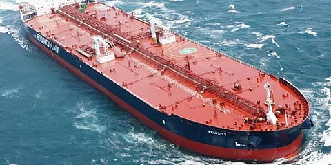 கடுமையான எரிபொருள் தட்டுப்பாட்டில் இலங்கை... 40,000 டன் பெட்ரோல், டீசலை கொடுத்த இந்தியா