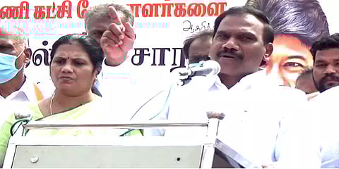 ”தமிழக எம்பிக்களை பார்த்து பிரதமர் மோடி பயப்படுகிறார்” : ஆ.ராசா விமர்சனம்