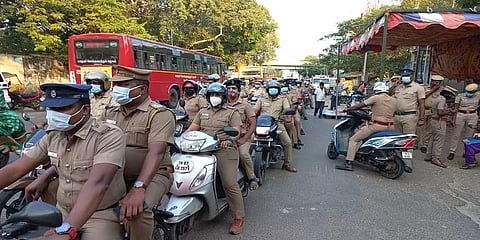 அச்சமின்றி வாக்களிக்க திருவல்லிக்கேணி காவல்துறையினர் கொடி அணிவகுப்பு