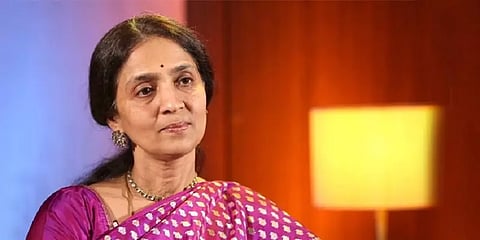 சித்ரா ராமகிருஷ்ணனுக்கு தொடர்புடைய இடங்களில் வருமான வரித்துறை சோதனை