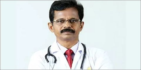 ஏபிவிபி தேசிய செயலாளரை சந்தித்த கீழ்பாக்கம் மருத்துவமனை டாக்டர் சுப்பையா பணியிடை நீக்கம்