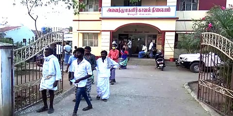 ஓமலூர்: ஒரே நேரத்தில் இரண்டு காதல் ஜோடிகள் காவல் நிலையத்தில் தஞ்சம்