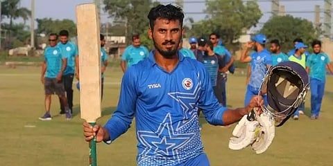 ரஞ்சி கிரிக்கெட்: அறிமுக போட்டியில் முச்சதம் அடித்து அசத்திய `சகிபுல் கனி’
