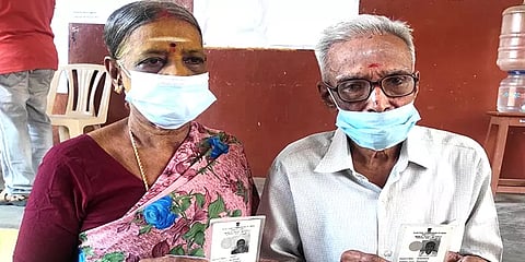 "இளைஞர்கள் கண்டிப்பாக ஓட்டுப்போட வேண்டும்"- ஜனநாயக கடமையாற்றிய மூத்த தம்பதியர்